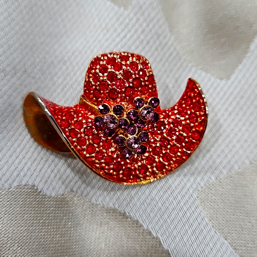 VINTAGE RED HAT SOCIETY BROOCH  WITH PURPLE CLUSTERS BROOCH PIN‎